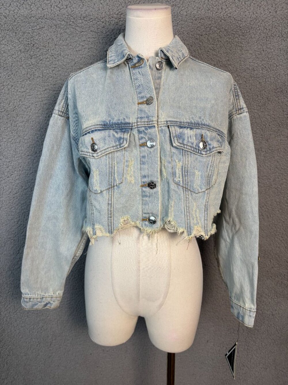Trio Women's Cropped Smiley Jean Jacket Grunge Distressed S/M Denim Blue NWT's.